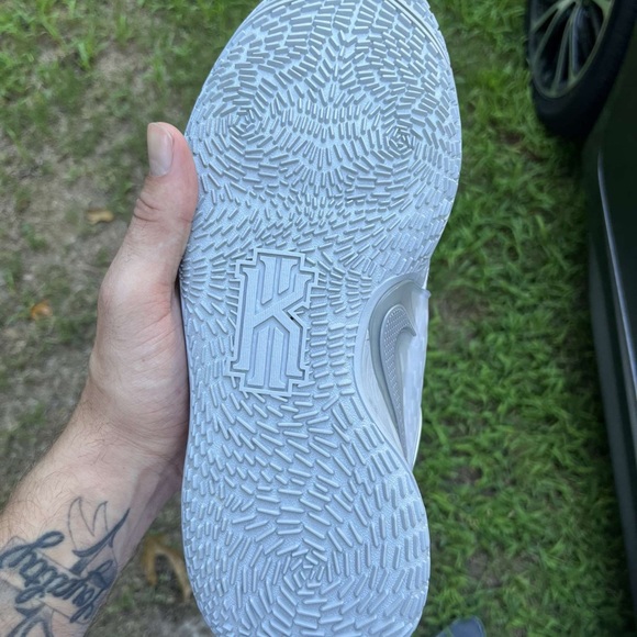 Kyrie II Sandy Cheeks never worn sz 10 - Picture 4 of 7